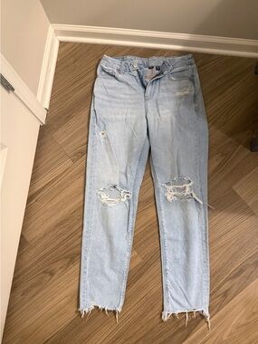 American Eagle Outfitters Light Blue Distressed Boyfriend Jeans